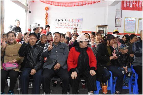 他们感恩中国喜来健带给他们健康,感恩 淮安开发区喜来健生活馆的负责