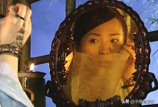 影视剧中照镜子的女星,蒋勤勤勇气可嘉,热巴被造型毁得彻底!