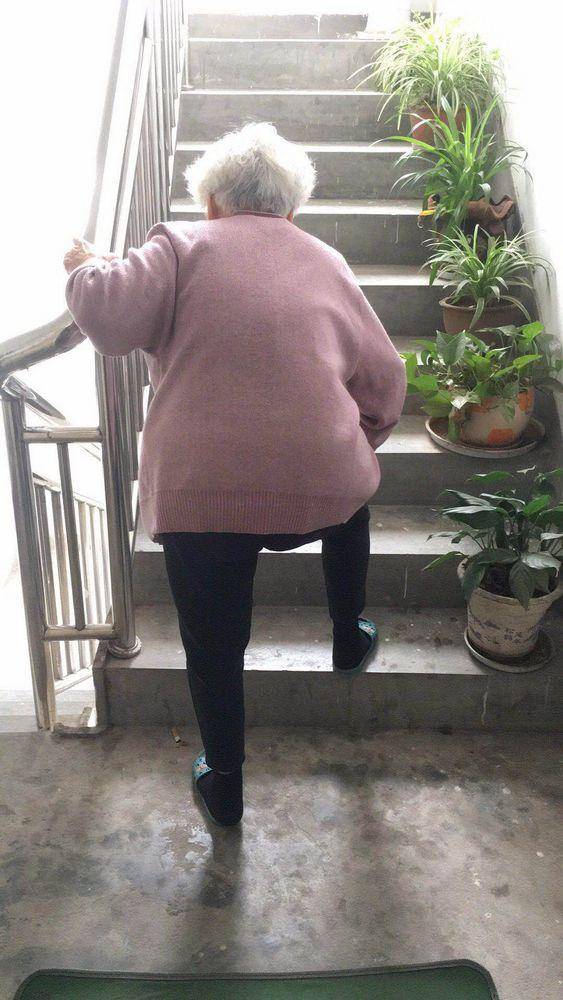 霞浦市民期待老小区加装电梯破解老人上楼难题_手机搜狐网