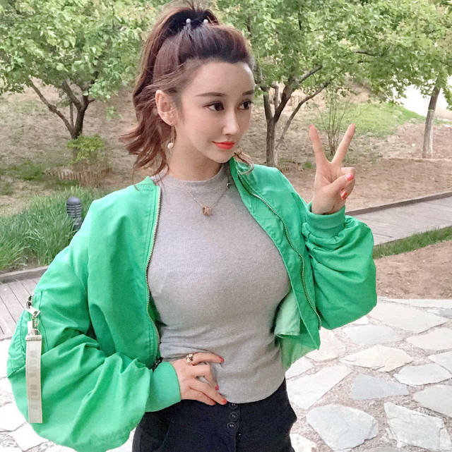 新倚天中的龙套韩姬角色的扮演者姜彦希现实中自信的她很美