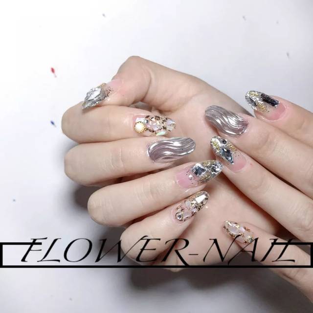 自带清凉感的水波纹美甲,爱了!