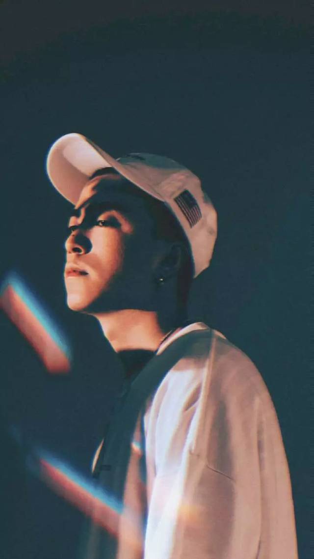 jonyj,他是近几年来国内最受欢迎的hiphop音乐人之一