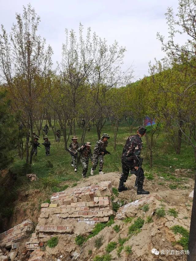 五七农场来了一群"小军人".