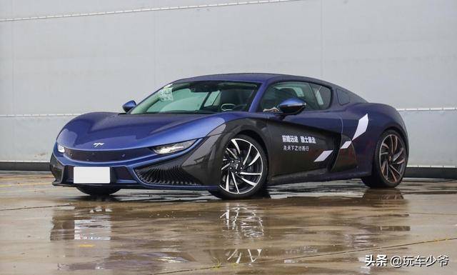 也有品牌开始走起了电动跑车的路线,不造燃油跑车,直接造电动跑车,这