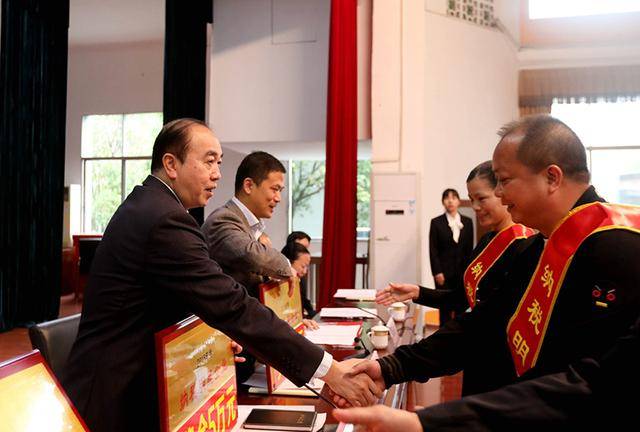4月30日,在融安县人民会场,县委书记陈宏