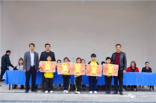 【校园传真】 旭日东升展风姿一一武穴二小举