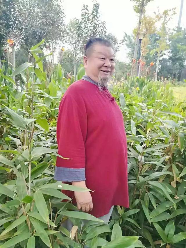 寥寥数笔挥毫现鱼中原一笔鱼了然大师朱海军作品欣赏