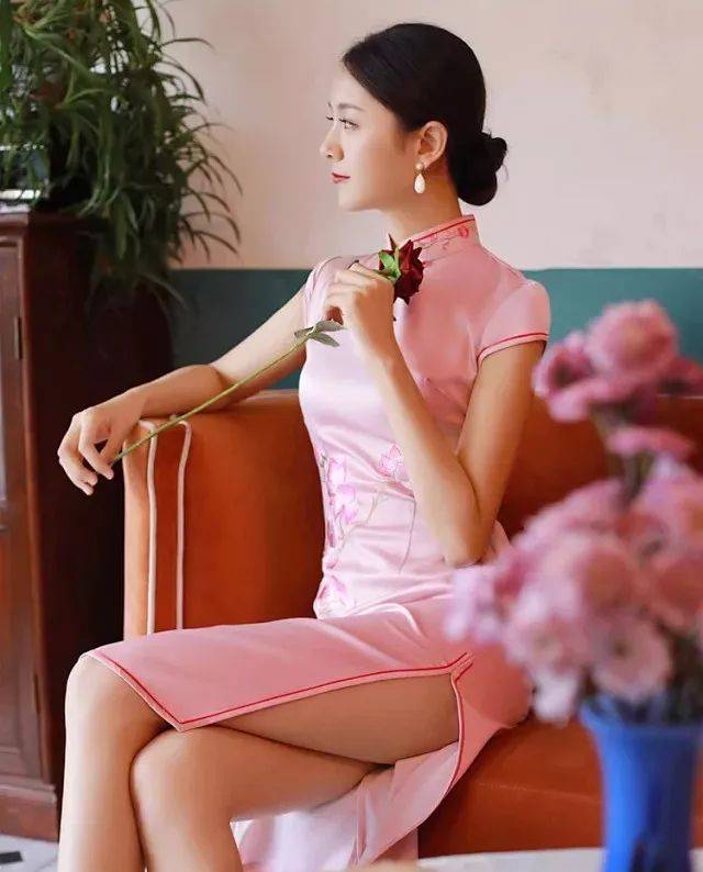 穿旗袍会让女人有什么样的魅力?_手机搜狐网