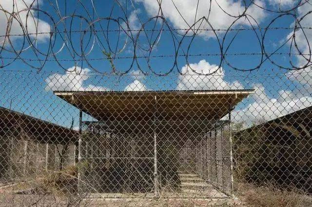 为什么美国的关塔那摩监狱在古巴的领土上,古
