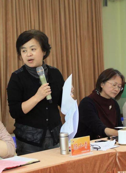 现场参与研讨的老师们在陈小青老师组织下,进行自主研讨,就两个活动的