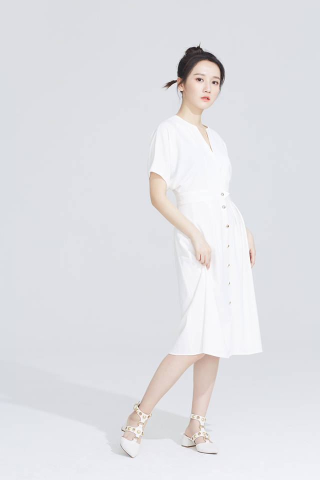 李墨之夏日写真灵动清新 《破冰行动》即将开播受期待