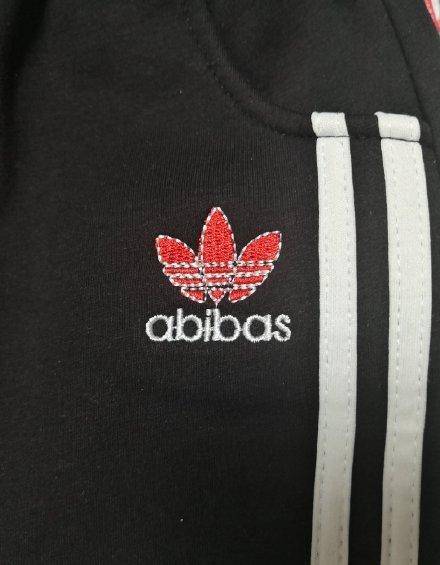 外国人来中国旅游,不理解为何有人穿"这种"衣服,不尴尬吗?