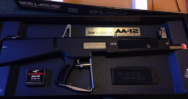 更新内容中,其中对冲锋枪内容更新较多,上线了一把雪地专用冲锋枪mp5k