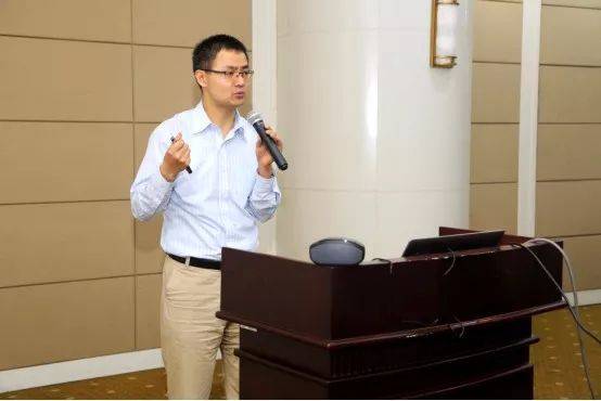 学习班上,茅江峰教授围绕"下丘脑-垂体-性腺轴功能异常的常见性腺疾病