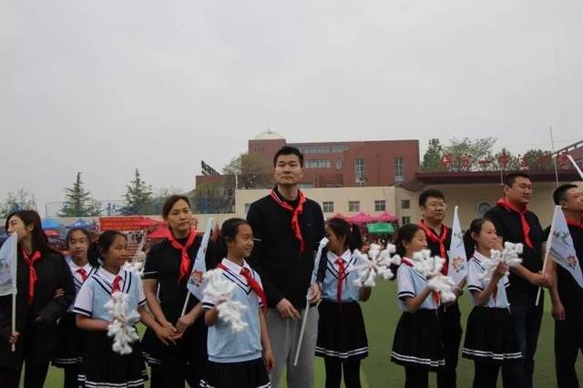 【校园新闻】保定市县学街小学——多位保定籍体育冠军与6000余名师生