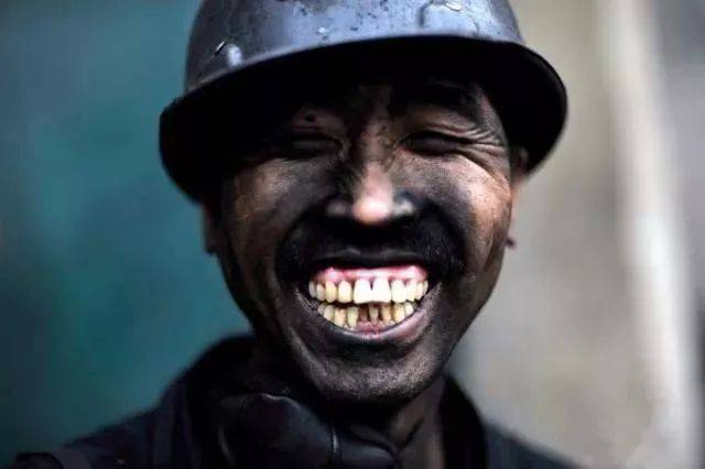 实拍矿工升井视频,看哭10万矿工家庭!