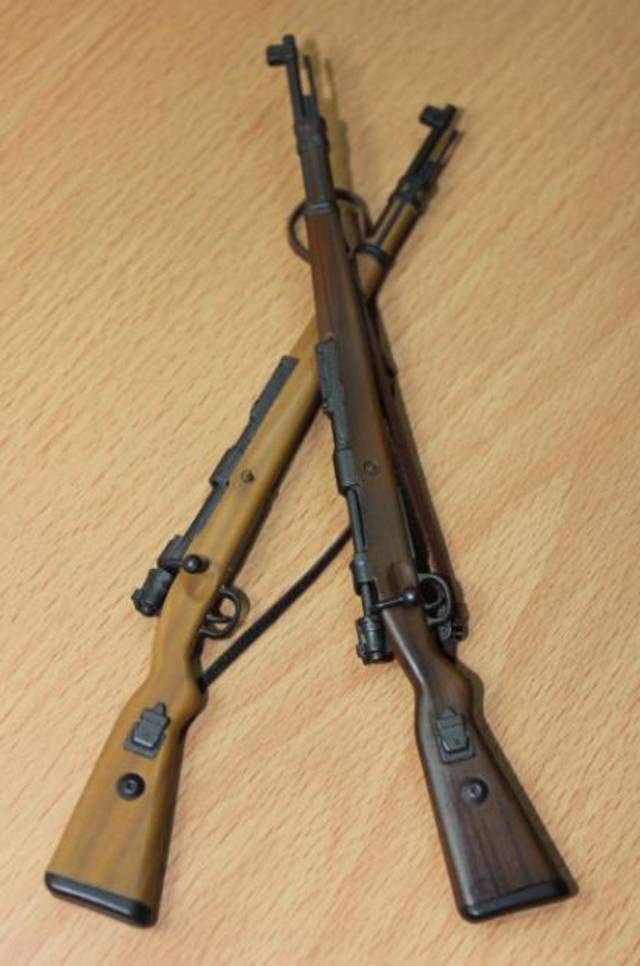 g98全名是gewehr 1898,是德国在1898年采用的新式步枪.