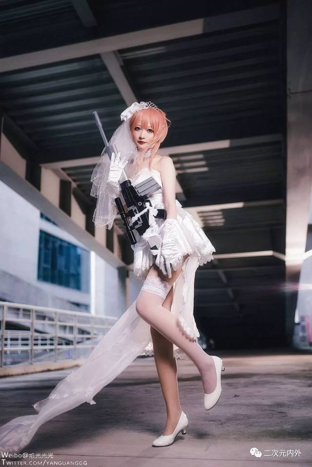 婚纱少女和长枪