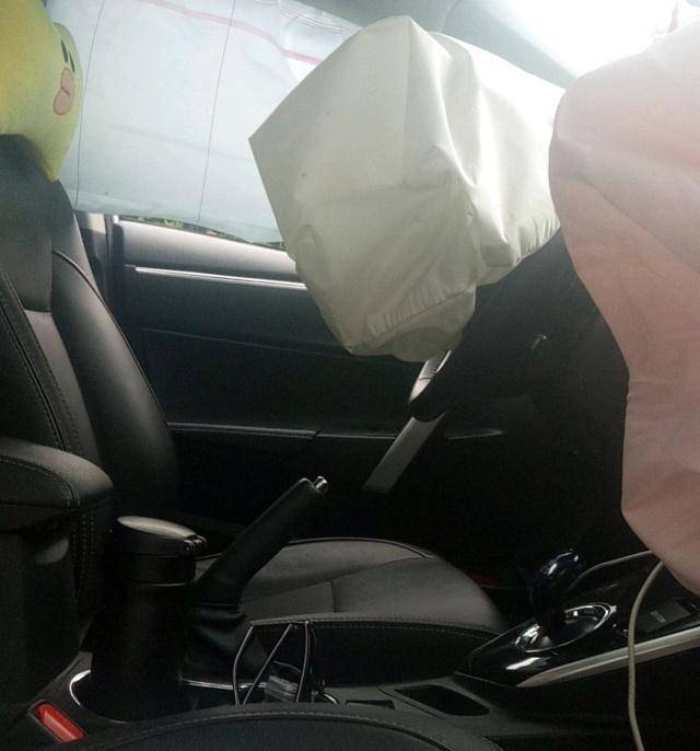 同是日系车,丰田卡罗拉追尾本田思铂睿,网友:这差距不可思议!