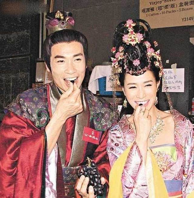 嫁给当红男演员,今连生3胎无心复出,38岁变得越来越有韵味