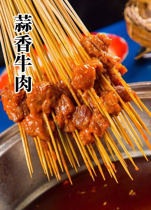 每一块麻辣牛肉在出锅之后显得更加诱人,紧实的肉质真让人欲罢不能,做