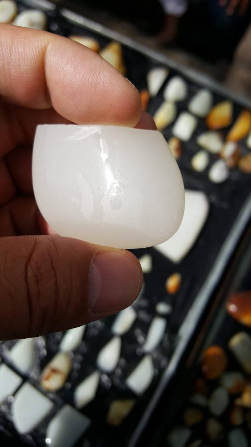 和田玉 — 这明明就是一个气泡嘛