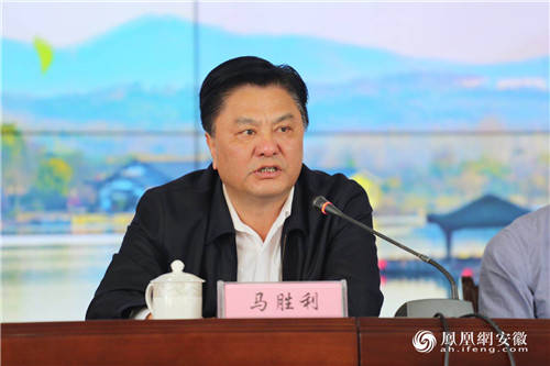 贵池区委副书记,区长马胜利贵池区委副书记,区长马胜利在启动仪式上做