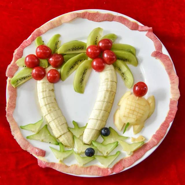 水果拼盘秀创意,白衣天使展风采