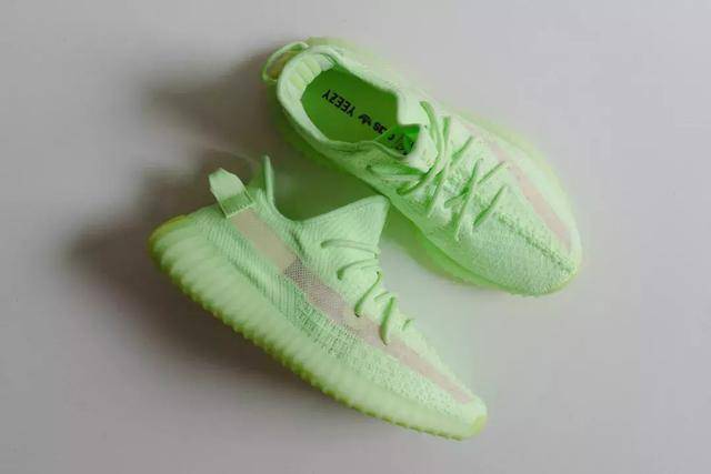 Balenciaga 与Yeezy 夜光鞋款，你会选择哪一款？_手机搜狐网