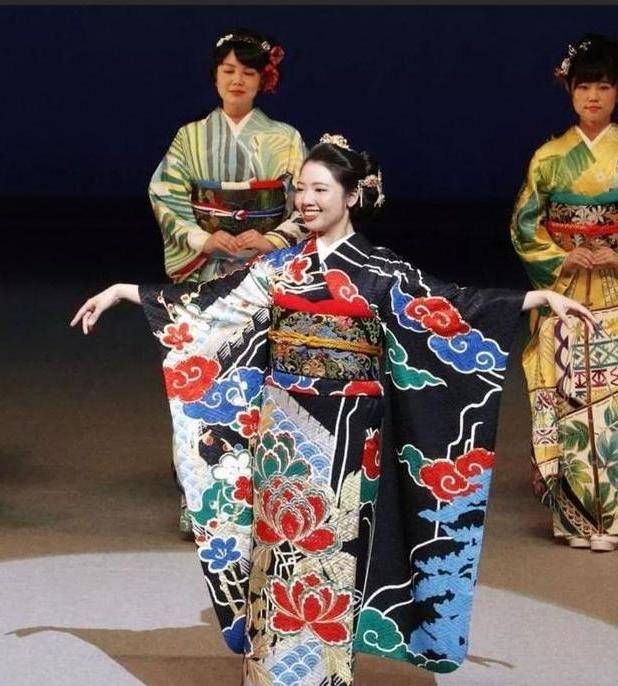 日本为迎接东京奥运会,定制了196国特色和服,中国款最为惊艳