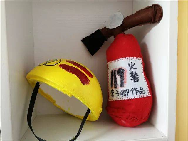 【英才幼儿园】— 消防安全宣传月消防亲子手工作品展