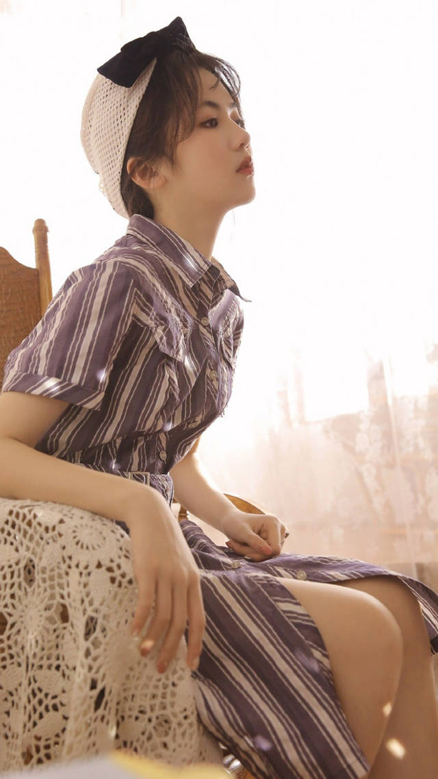 俏皮元气美女私房甜美写真图片手机壁纸