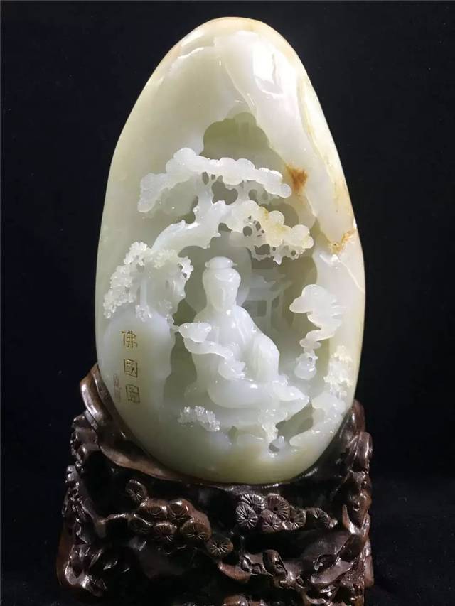青玉●设计者:杨大钊●制●材质:白玉●设计者:曹新松