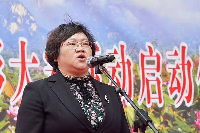 柞水县委常委,统战部长陈晓琴宣布"柞水县秦楚古道景区2019年杜鹃花节