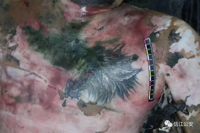 鹰潭信江河里发现一具纹身男尸!