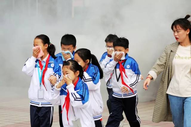平安夏季健康成长陈屿中心小学举行学生平安夏季百日倒计时活动启动