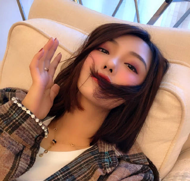 现身直播间为"和平精英"当解说,网友:厉害!