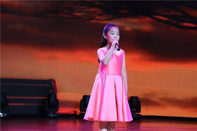 明星学员刘依彤朗诵《福妮》