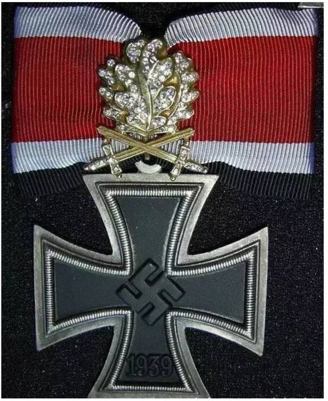 希特勒一级铁十字勋章图片