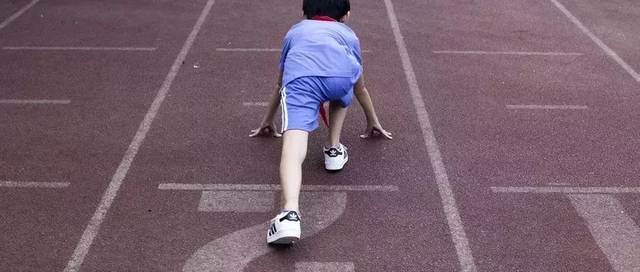 父母身高不到1米7,孩子却长到1米8多!医生