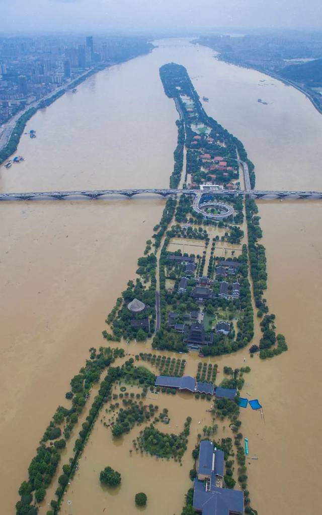 洪水泛滥 治理洪水失败的 鲧gǔn 被部落首领处死 (被洪水淹没的长沙
