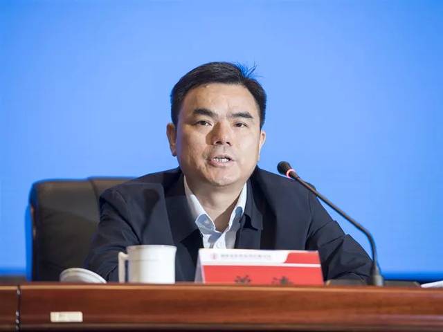 人民银行长沙中支副行长曾涛出席大会并讲话