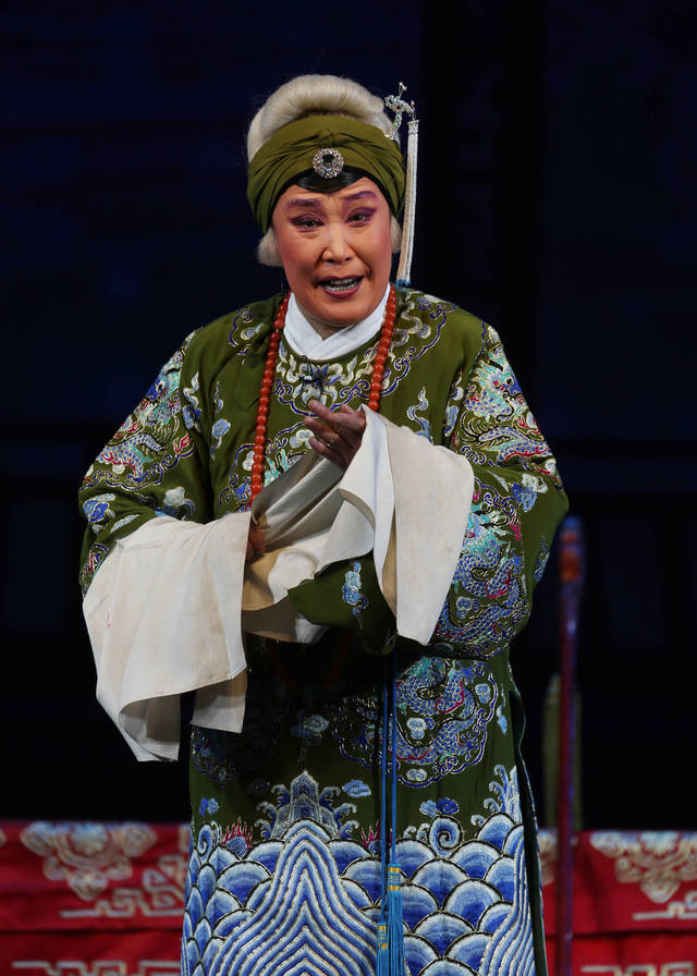 上党落子《穆桂英挂帅》在潞州剧院表演整场演出叫好声不断