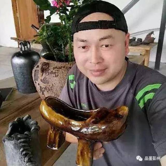 走遍中国的"寻鞋哥"来了!这回居然换上"军乐造"