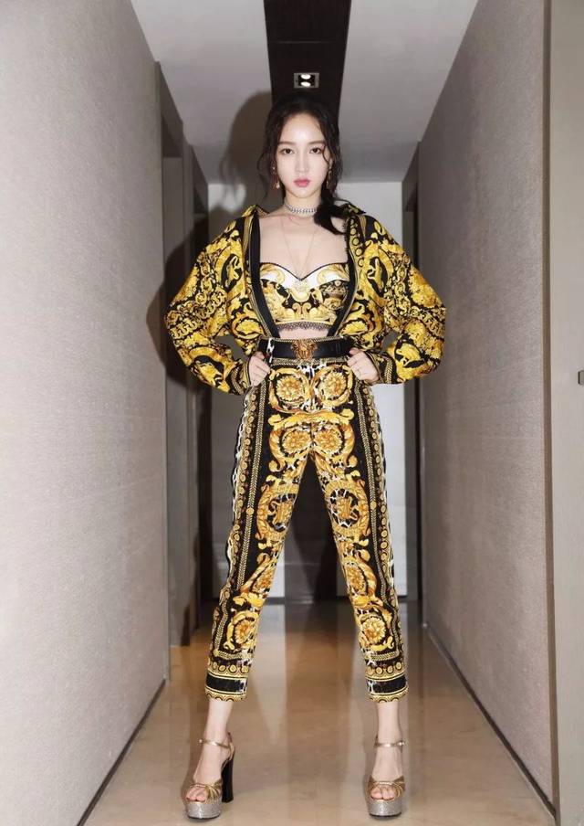 孟佳公布恋情,男友竟是萧亚轩的前任,网友表示这个圈子太小!