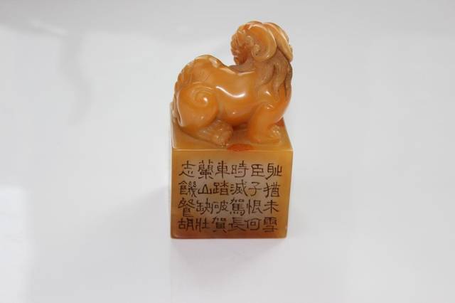 【福寿双全】印鑑｜寿山石田黄石の印章｜福广作款｜天然石｜細密彫｜開運置物｜座付き 福寿双全】印鑑｜寿山石田黄石の印章｜福广作款｜天然石｜