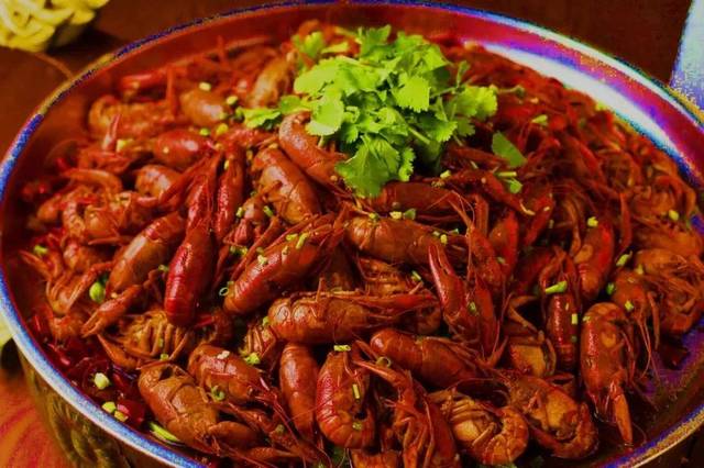 乐山这家店小龙虾9.9元/斤,只卖15天!抢疯了!