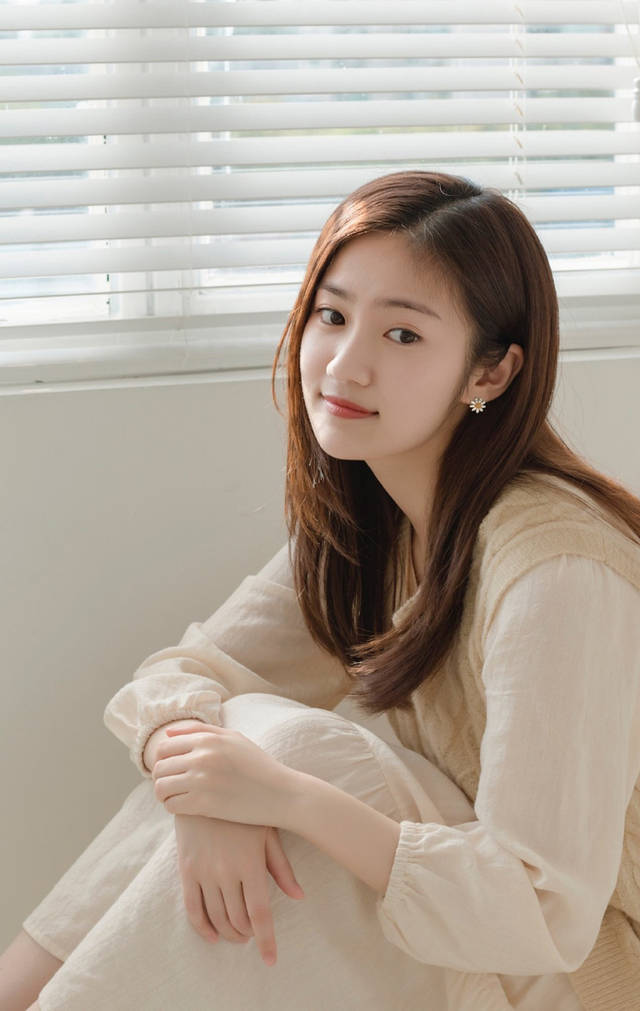 女演员汤梦佳清新温婉居家写真_手机搜狐网