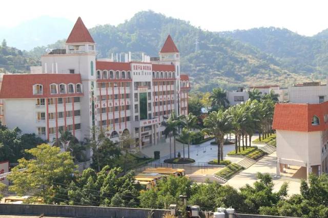 就可以报读普宁市新世界中英文学校高中部