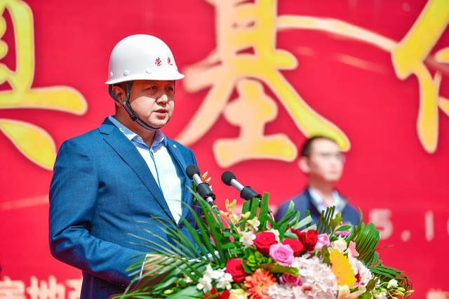 (上海荣光实业有限公司副董事长王新波先生致辞)